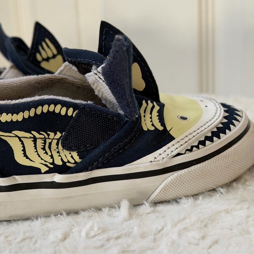 Vans Slip-on Navy V Shark Glow XRay Ocean Blue Sneakers for Kids Size 7.0 - Picture 4 of 12